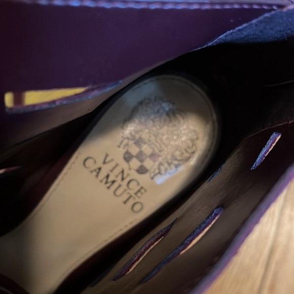 VINCE CAMUTO TRESSA ANKLE BOOTIE - Picture 4 of 5